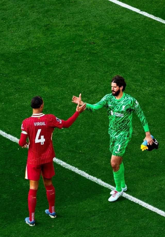 转会费16亿欧！当年坑惨巴萨的足坛头号反骨仔，33岁无球可踢